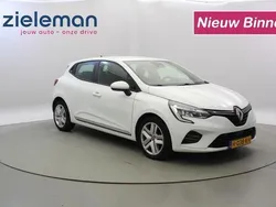 Wit, metallic lak Gebruikt 2020 Renault Clio V Zen Hatchback | € 10.345 (Eerlijke prijs)