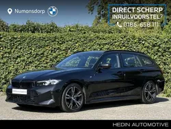 Saphirschwarz metallic (zwart metallic) Gebruikt 2024 BMW 320 Shadowline Stationwagen | € 49.890 (Duur)
