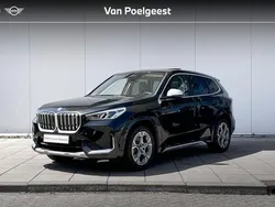 Saphirschwarz metallic (zwart metallic) Gebruikt 2023 BMW iX1 xLine SUV | € 39.900 (Super prijs)