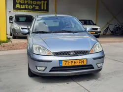 Grijs Gebruikt 2004 Ford Focus Ambiente Sedan | € 1.750 (Eerlijke prijs)