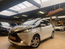 Wit Gebruikt 2014 Toyota Aygo X-play Hatchback | € 6.450 (Iets duurder)