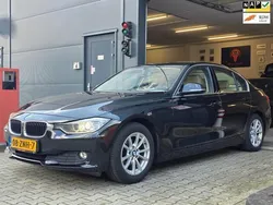 Zwart Gebruikt 2013 BMW 320 Efficient Dynamics Sedan | € 8.740 (Goede deal)