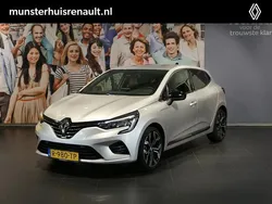 Gris platine d69 (licht grijs metallic) Gebruikt 2022 Renault Clio V Techno Hatchback | € 16.950 (Eerlijke prijs)
