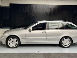 Grijs (metallic) Gebruikt 2001 Mercedes C320 Elegance Stationwagen | € 1.700