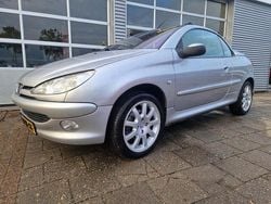 Grijs Gebruikt 2001 Peugeot 206 CC Cabriolet | € 1.999 (Eerlijke prijs)