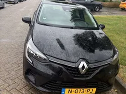 Zwart Gebruikt 2021 Renault Clio V Zen Hatchback | € 13.200 (Eerlijke prijs)
