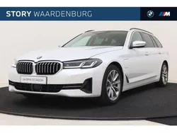Wit, metallic lak Gebruikt 2021 BMW 530 Executive Stationwagen | € 35.950 (Super prijs)