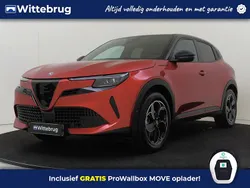Rood Gebruikt 2024 Alfa Romeo Junior Edizione Speciale SUV | € 32.925 (Eerlijke prijs)
