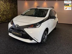 Wit Gebruikt 2017 Toyota Aygo Hatchback | € 6.995 (Eerlijke prijs)