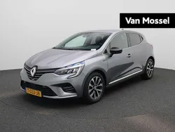 Gris schiste kqg Gebruikt 2023 Renault Clio V Techno Hatchback | € 17.940 (Eerlijke prijs)