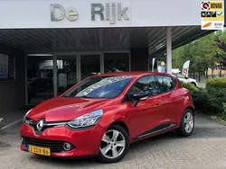 Rood Gebruikt 2015 Renault Clio IV Expression Hatchback | € 7.995 (Eerlijke prijs)