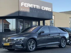 Grijs, metallic lak Gebruikt 2020 VW Passat Elegance Sedan | € 24.900 (Eerlijke prijs)