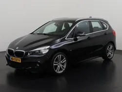 Saphirschwarz metallic Gebruikt 2017 BMW 218 Executive Stationwagen | € 18.895 (Eerlijke prijs)