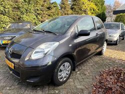 Grijs Gebruikt 2010 Toyota Yaris MPV | € 3.950 (Eerlijke prijs)