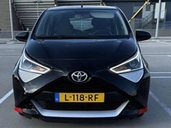 Zwart Gebruikt 2021 Toyota Aygo X-play Hatchback | € 8.500 (Goede deal)