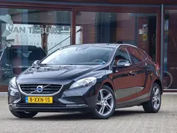 Zwart Gebruikt 2014 Volvo V40 Summum Stationwagen | € 13.950 (Iets duurder)