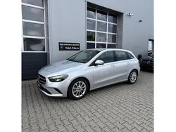 Grijs Gebruikt 2021 Mercedes B200 Premium Plus MPV | € 27.950 (Eerlijke prijs)