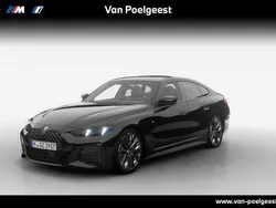 Saphirschwarz metallic (zwart metallic) Nieuw 2024 BMW 420 Comfort Edition Coupé | € 83.091 (Iets duurder)