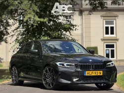 Zwart Gebruikt 2023 BMW 318 Executive Sedan | € 37.900 (Eerlijke prijs)