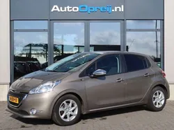 Grijs Gebruikt 2015 Peugeot 208 Style Hatchback | € 11.245 (Iets duurder)