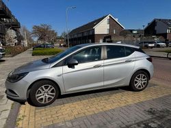 Zilver Gebruikt 2018 Opel Astra Edition Hatchback | € 9.500 (Eerlijke prijs)