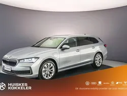 Zilver Gebruikt 2024 Skoda Superb Business Line Hatchback | € 44.900