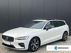 Wit, metallic lak Gebruikt 2021 Volvo V60 R-Design Stationwagen | € 32.940 (Iets duurder)