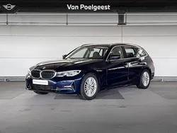 Blauw, metallic lak Gebruikt 2021 BMW 318 Basis Stationwagen | € 32.500 (Eerlijke prijs)