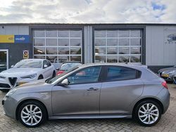 Grijs Gebruikt 2016 Alfa Romeo Giulietta Super Sedan | € 12.895 (Eerlijke prijs)