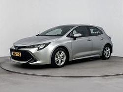 Shimmering silver metallic (zilver metallic) Gebruikt 2022 Toyota Corolla Hybrid Active Hatchback | € 22.700 (Eerlijke prijs)