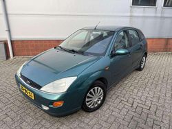 Groen Gebruikt 1999 Ford Focus Ghia Hatchback | € 799 (Eerlijke prijs)