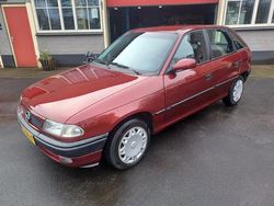 Rood Gebruikt 1996 Opel Astra Sedan | € 1.499