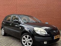 Zwart Gebruikt 2008 Kia Rio MPV | € 1.099 (Eerlijke prijs)