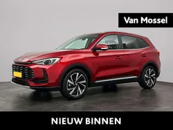 Rood Nieuw 2025 MG ZS Luxury Sedan | € 30.800 (Goede deal)