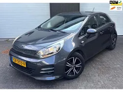 Grijs Gebruikt 2015 Kia Rio Comfort Hatchback | € 7.950 (Eerlijke prijs)