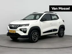 Wit Gebruikt 2023 Dacia Spring Essentiel Hatchback | € 13.440 (Eerlijke prijs)