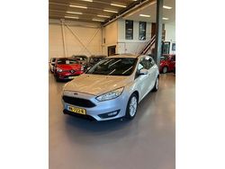 Grijs Gebruikt 2017 Ford Focus Hatchback | € 10.750 (Eerlijke prijs)