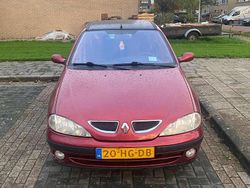Rood Gebruikt 2001 Renault Mégane Authentique Hatchback | € 500