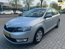 Grijs, metallic lak Gebruikt 2015 Skoda Rapid Ambition Hatchback | € 5.950 (Super prijs)