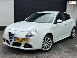 Wit Gebruikt 2013 Alfa Romeo Giulietta Distinctive Hatchback | € 5.450 (Eerlijke prijs)