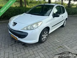 Wit Gebruikt 2010 Peugeot 206+ Hatchback | € 995
