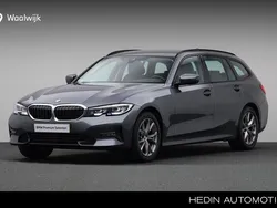 Grijs Gebruikt 2020 BMW 320 Executive Stationwagen | € 32.880 (Eerlijke prijs)