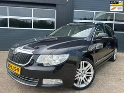 Zwart, metallic lak Gebruikt 2010 Skoda Superb Elegance Stationwagen | € 5.495 (Iets duurder)