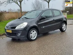 Zwart Gebruikt 2006 Renault Clio II Expression Hatchback | € 1.750 (Eerlijke prijs)