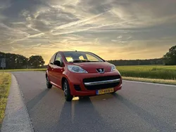 Rood Gebruikt 2011 Peugeot 107 Hatchback | € 3.975 (Eerlijke prijs)