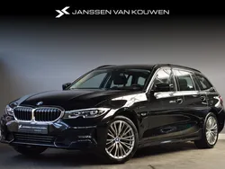 Zwart Gebruikt 2022 BMW 320e Stationwagen | € 31.945 (Eerlijke prijs)