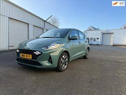 Groen (metallic) Nieuw 2025 Hyundai i10 Hatchback | € 19.990 (Duur)