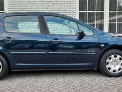 Blauw, metallic lak Gebruikt 2007 Peugeot 307 Hatchback | € 2.250 (Eerlijke prijs)