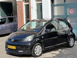 Zwart Gebruikt 2010 Toyota Aygo Comfort Hatchback | € 2.000 (Eerlijke prijs)