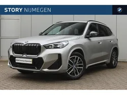 Zilver, metallic lak Gebruikt 2023 BMW iX1 M Sport SUV | € 46.950 (Eerlijke prijs)